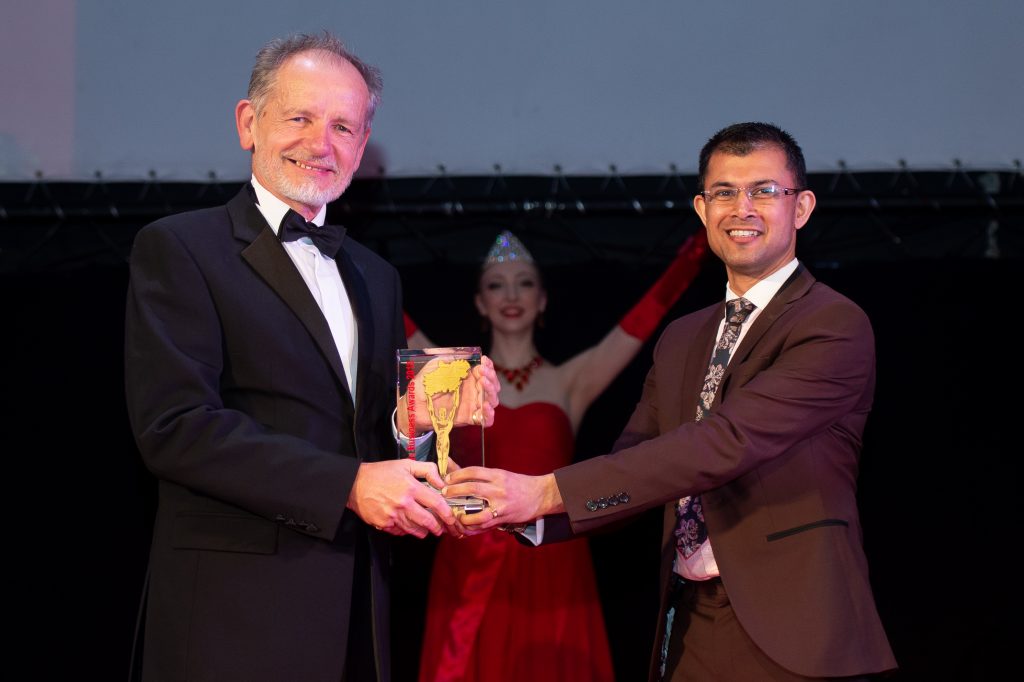 DK presenting award 2019
